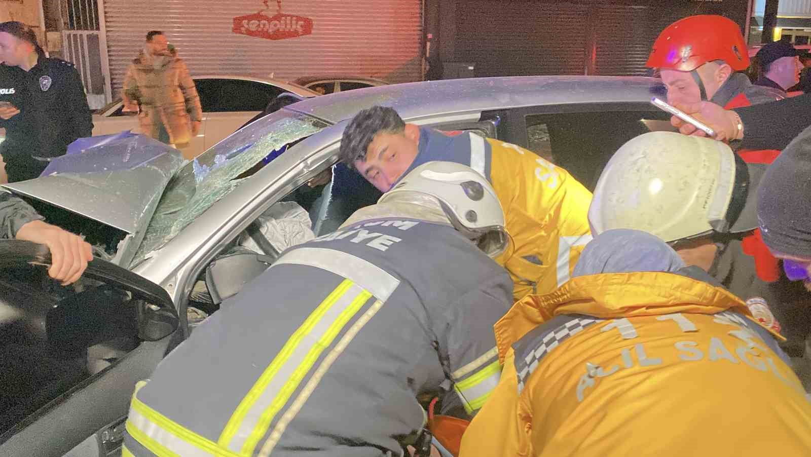cekici ile carpisan otomobil hurdaya dondu ekipler yarali surucu icin zamanla yaristi 2 VXsX19fR