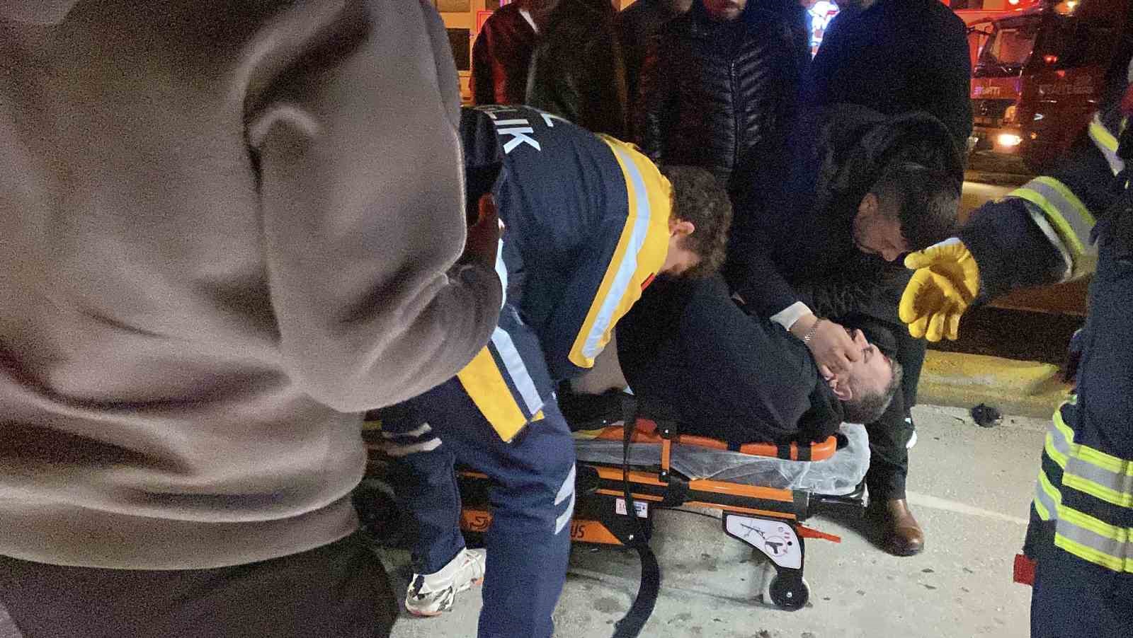 cekici ile carpisan otomobil hurdaya dondu ekipler yarali surucu icin zamanla yaristi 3 KDlg2SXk