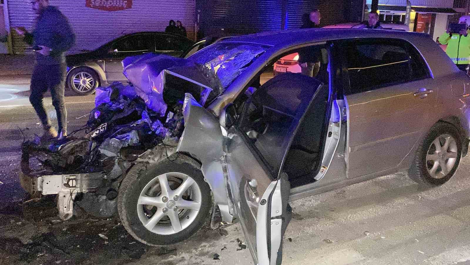 cekici ile carpisan otomobil hurdaya dondu ekipler yarali surucu icin zamanla yaristi 5 S7zMrKwP