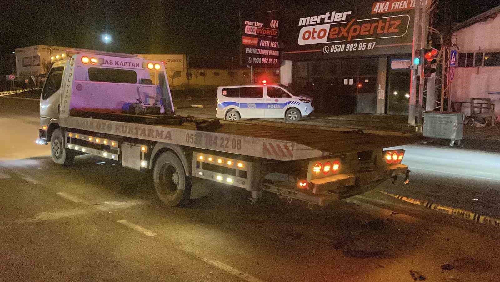 cekici ile carpisan otomobil hurdaya dondu ekipler yarali surucu icin zamanla yaristi 6 OQACfz1n