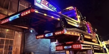 cekici-operatorunden-sasirtan-gosteri-bir-cekicinin-uzerine-3-cekici-yukledi-mbZVGcKI.jpg