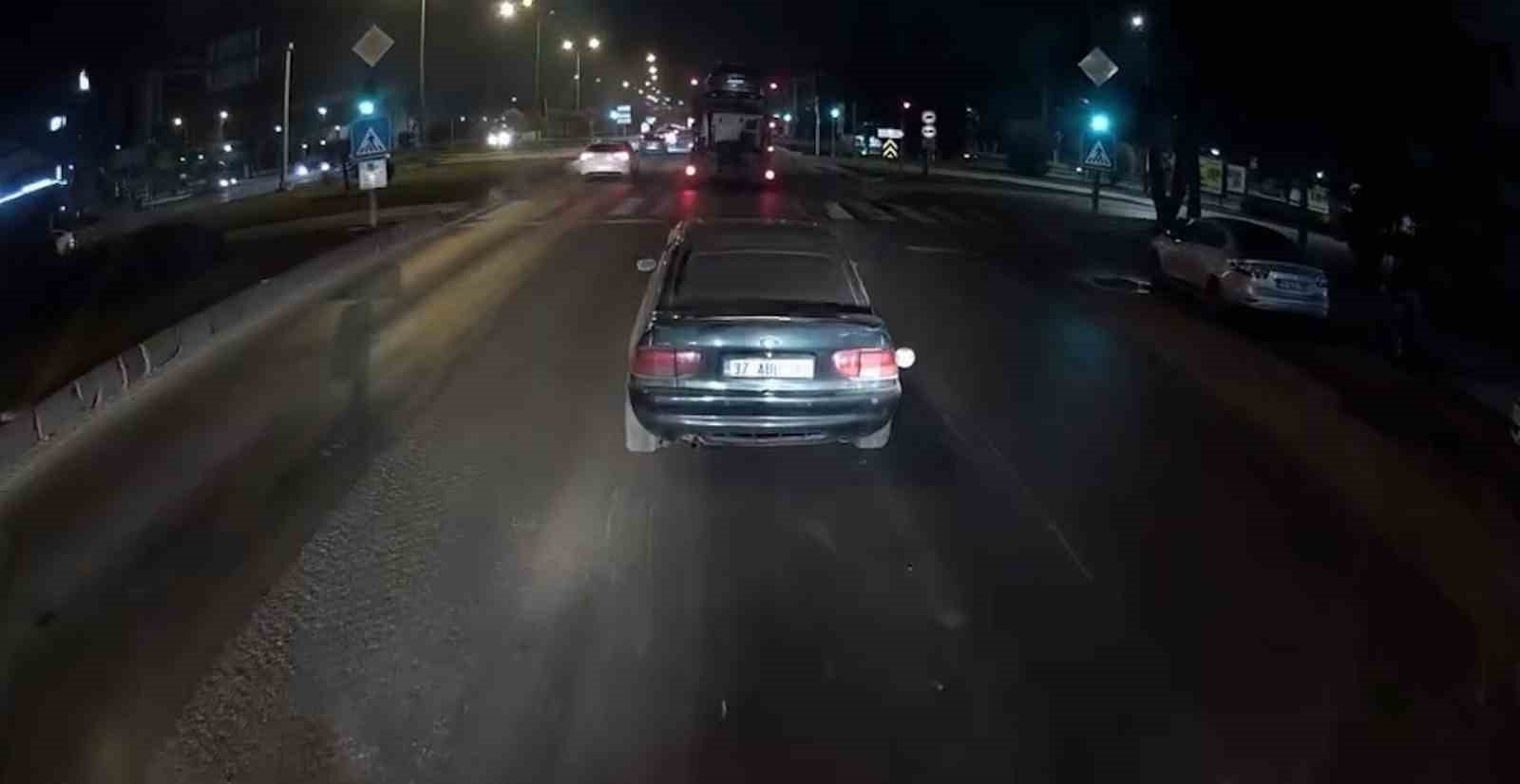 cekici otomobili yola dusurdu 1 8aseu4Oh
