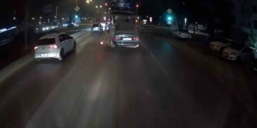 cekici-otomobili-yola-dusurdu-1JLyppJH.jpg