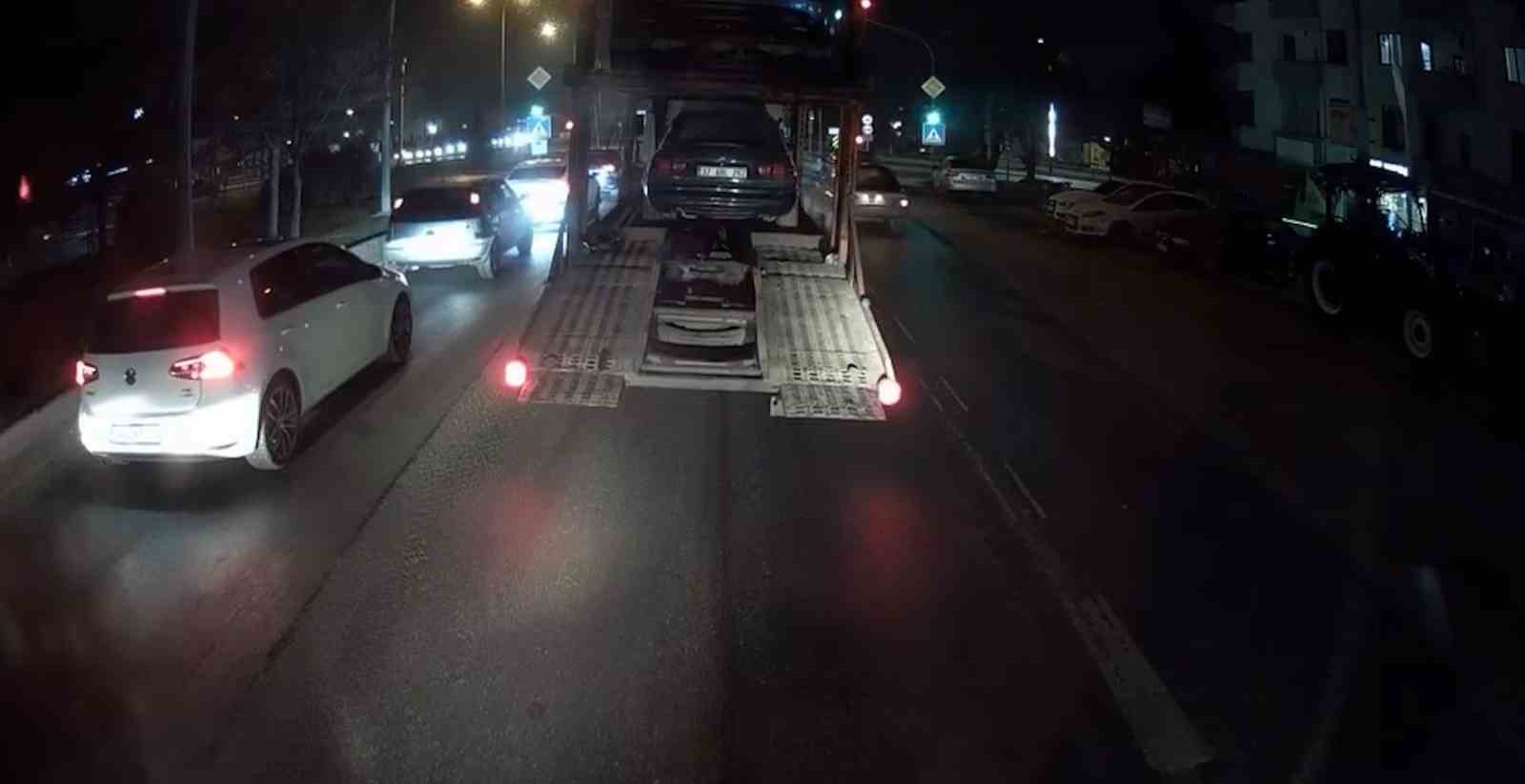 cekici otomobili yola dusurdu 2 iia9E9CT