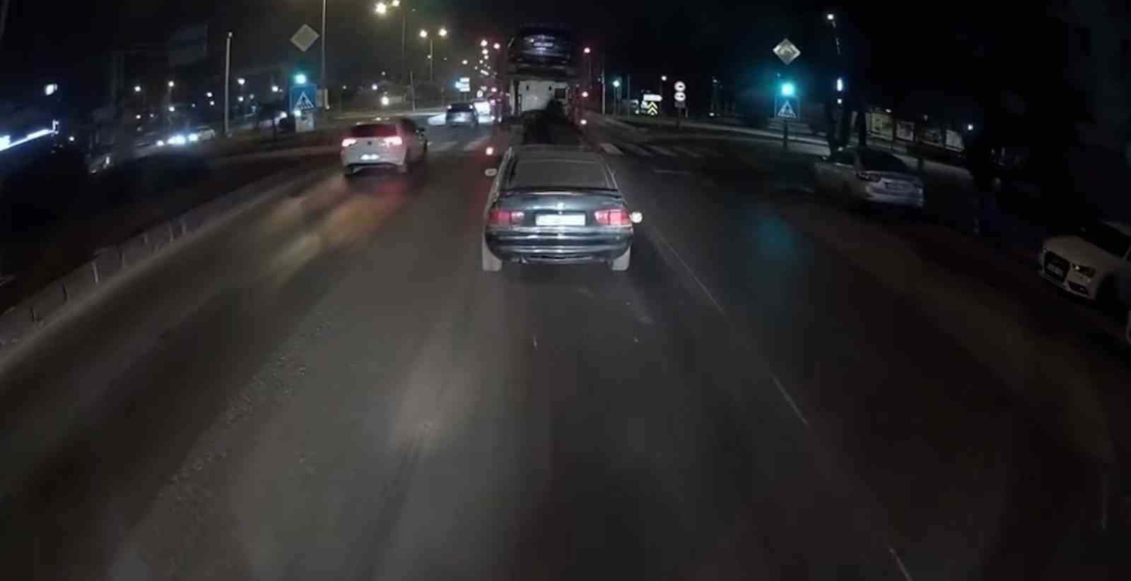 cekici otomobili yola dusurdu 3 jXEv5cdT