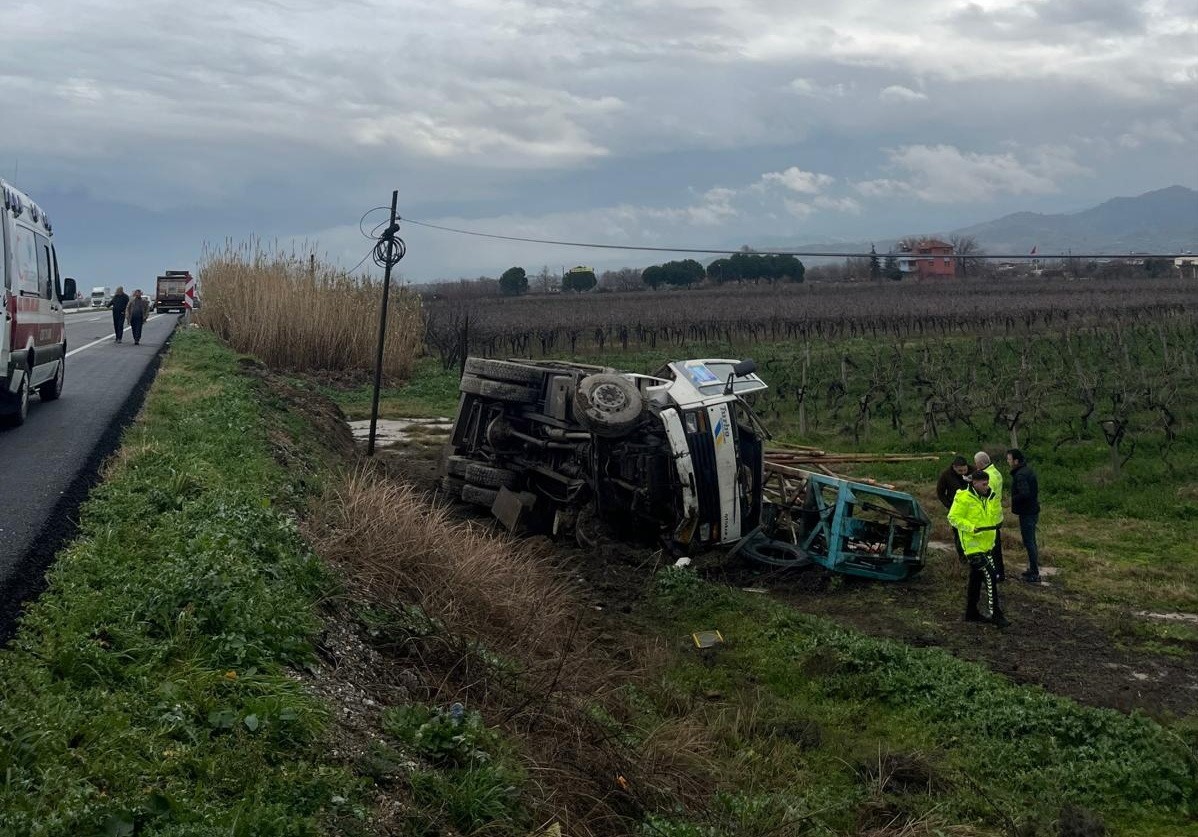 cekiciden savrulan kamyon sarampole uctu 0 fe9Xbi3i