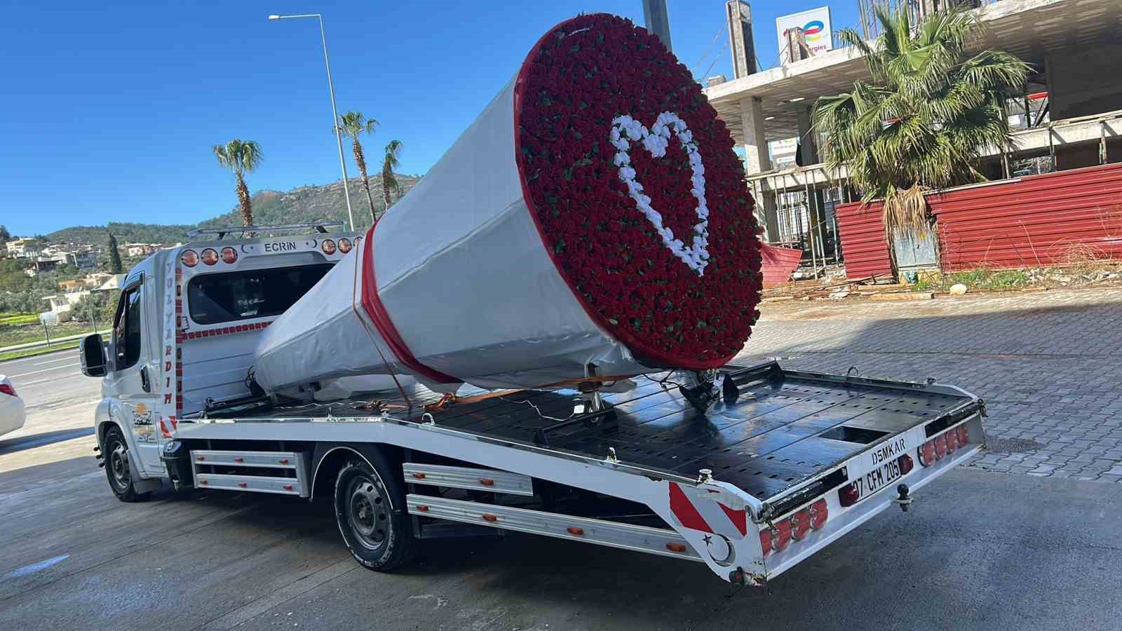 cekicinin vincini 777 gulle donatip esine surpriz yapti 0 IDMpL1uN