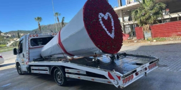 cekicinin-vincini-777-gulle-donatip-esine-surpriz-yapti-wjtlx5un.jpg