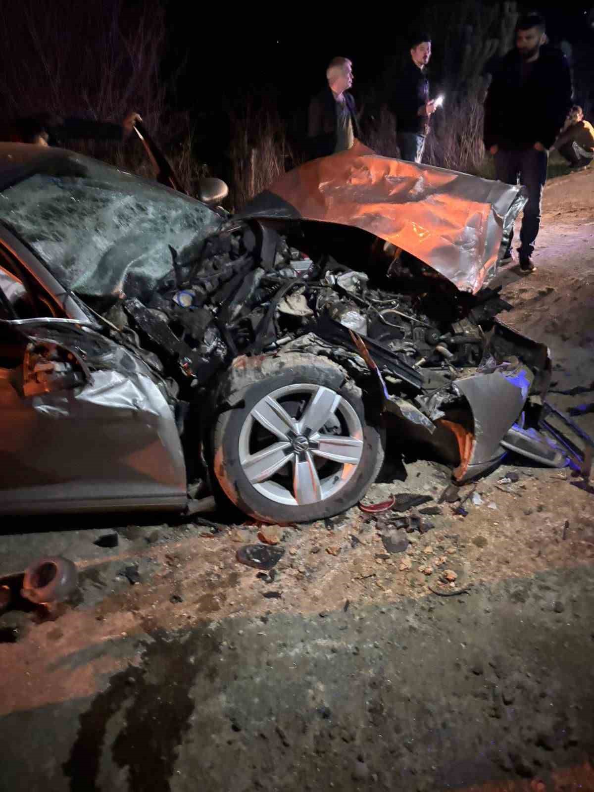 cekiciye carpan otomobilin surucusu yaralandi 0 9YEf4stz