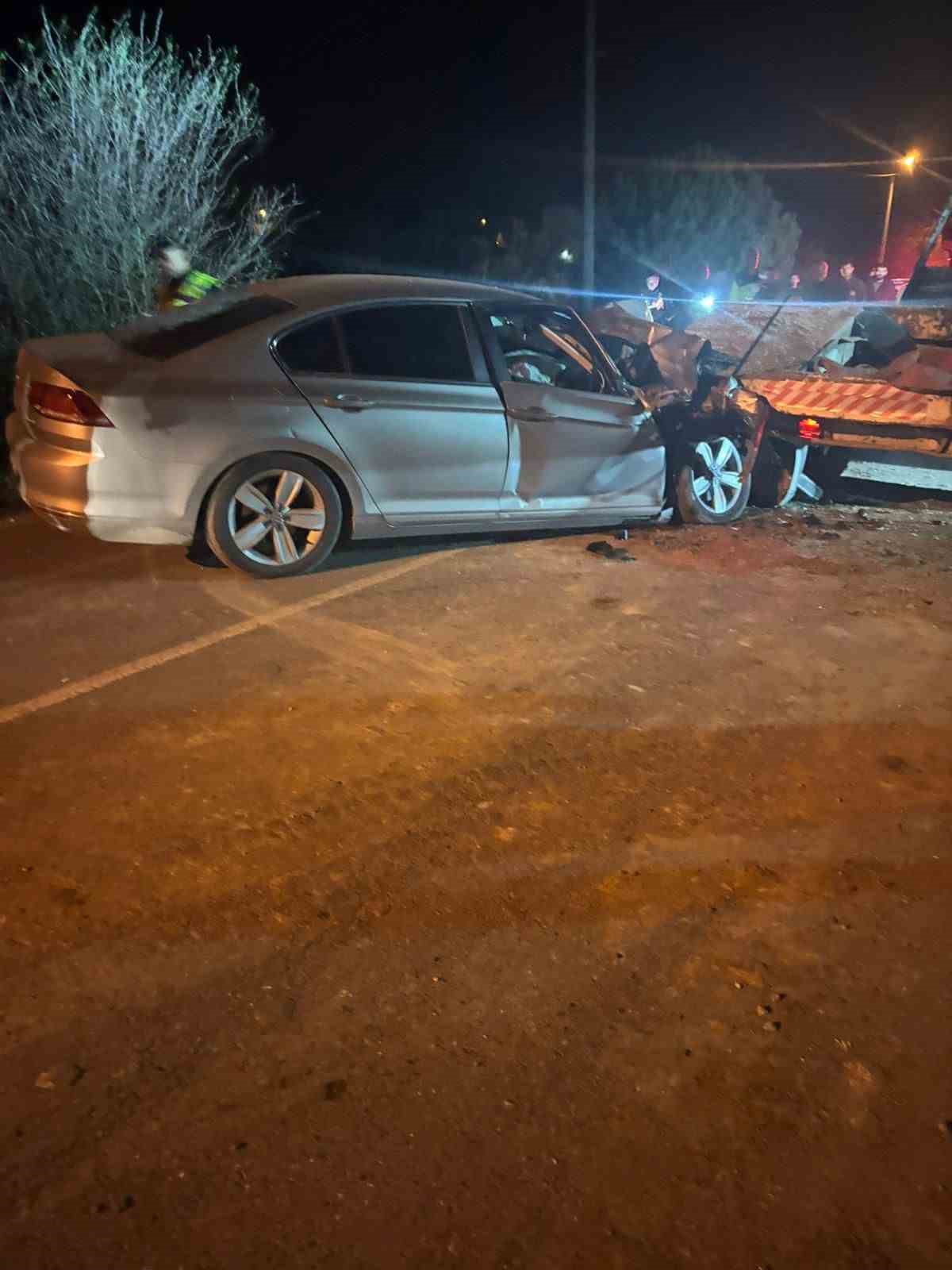 cekiciye carpan otomobilin surucusu yaralandi 1 HkNAn1Ad