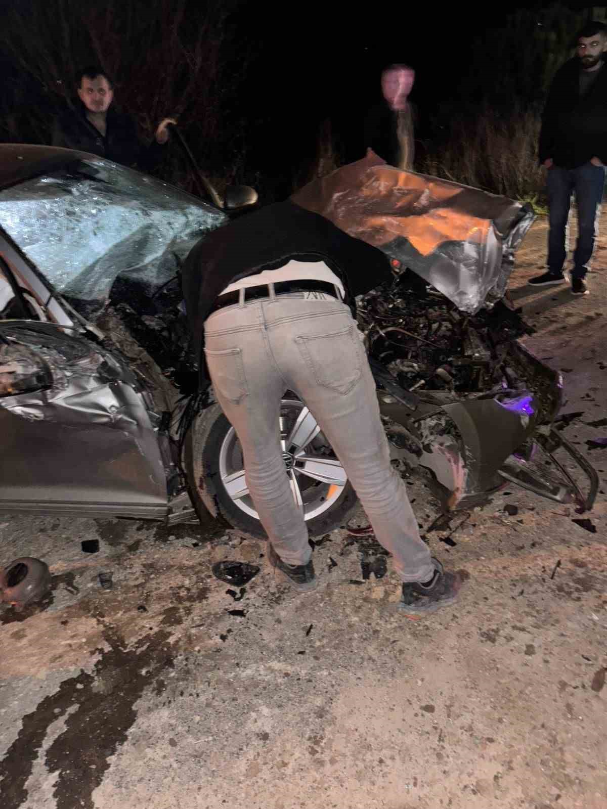 cekiciye carpan otomobilin surucusu yaralandi 2 gjdctM3b