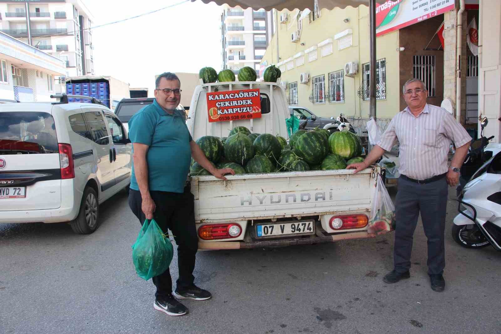 cekirdek karpuzun hasadi basladi 3 ayda hasat ediliyor 1 ayda tukeniyor 1 v8u7nlXW
