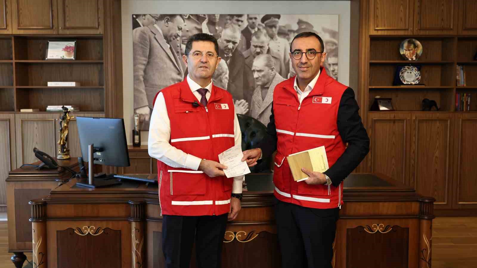 cekmekoy belediye baskani orhan cerkez ve esinden gazzeye destek 0 BrDR8puc