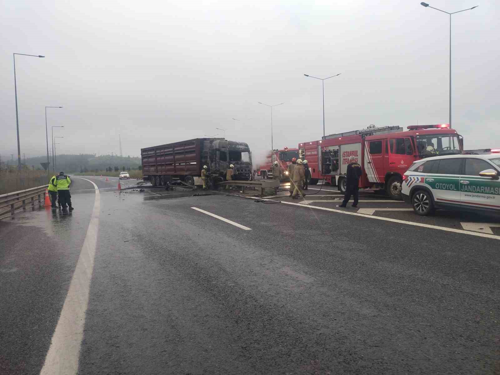 cekmekoyde bariyere carpan tir alev alev yandi 2 jb6VIY51