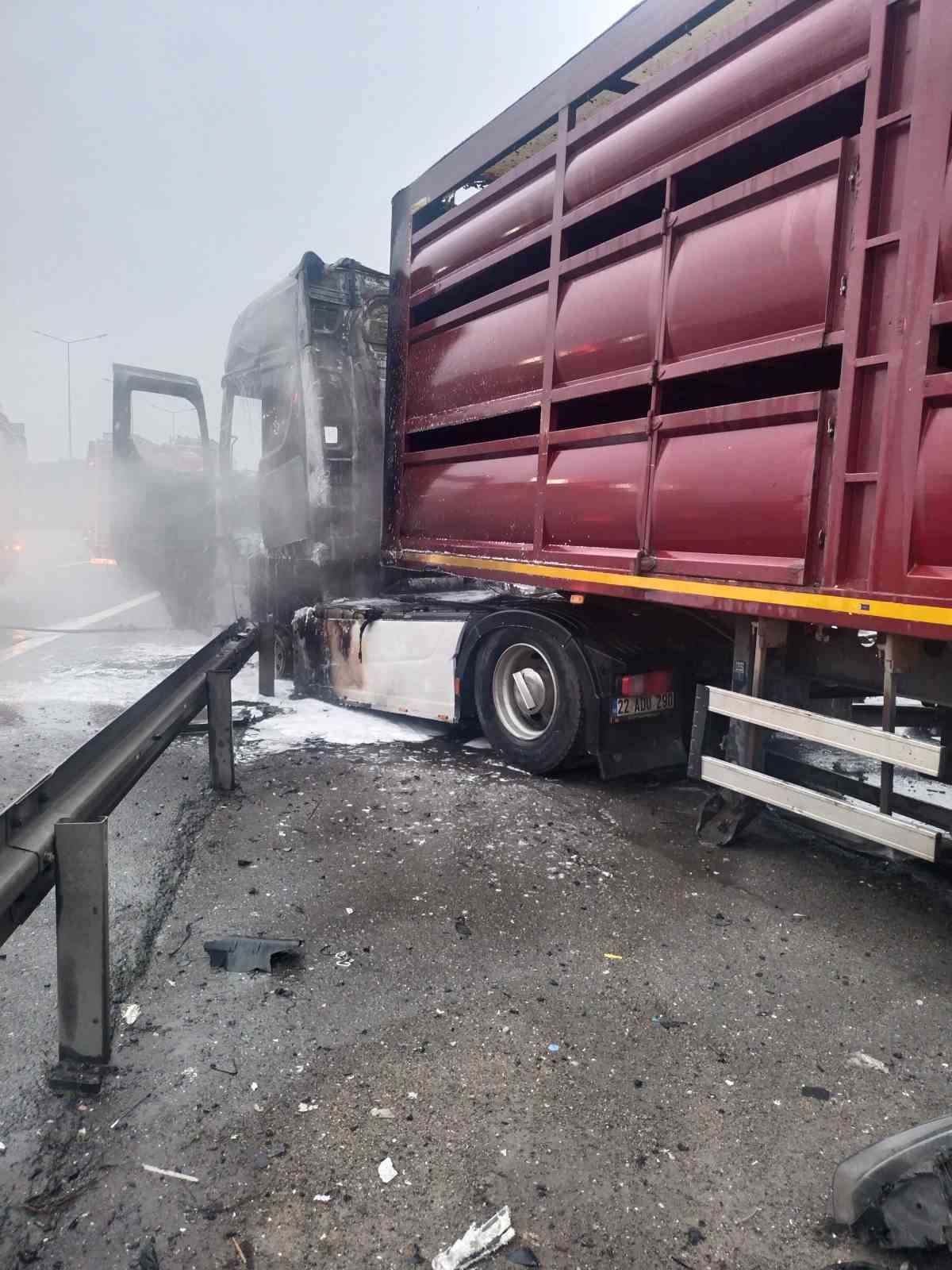 cekmekoyde bariyere carpan tir alev alev yandi 3 cc1MaCBU