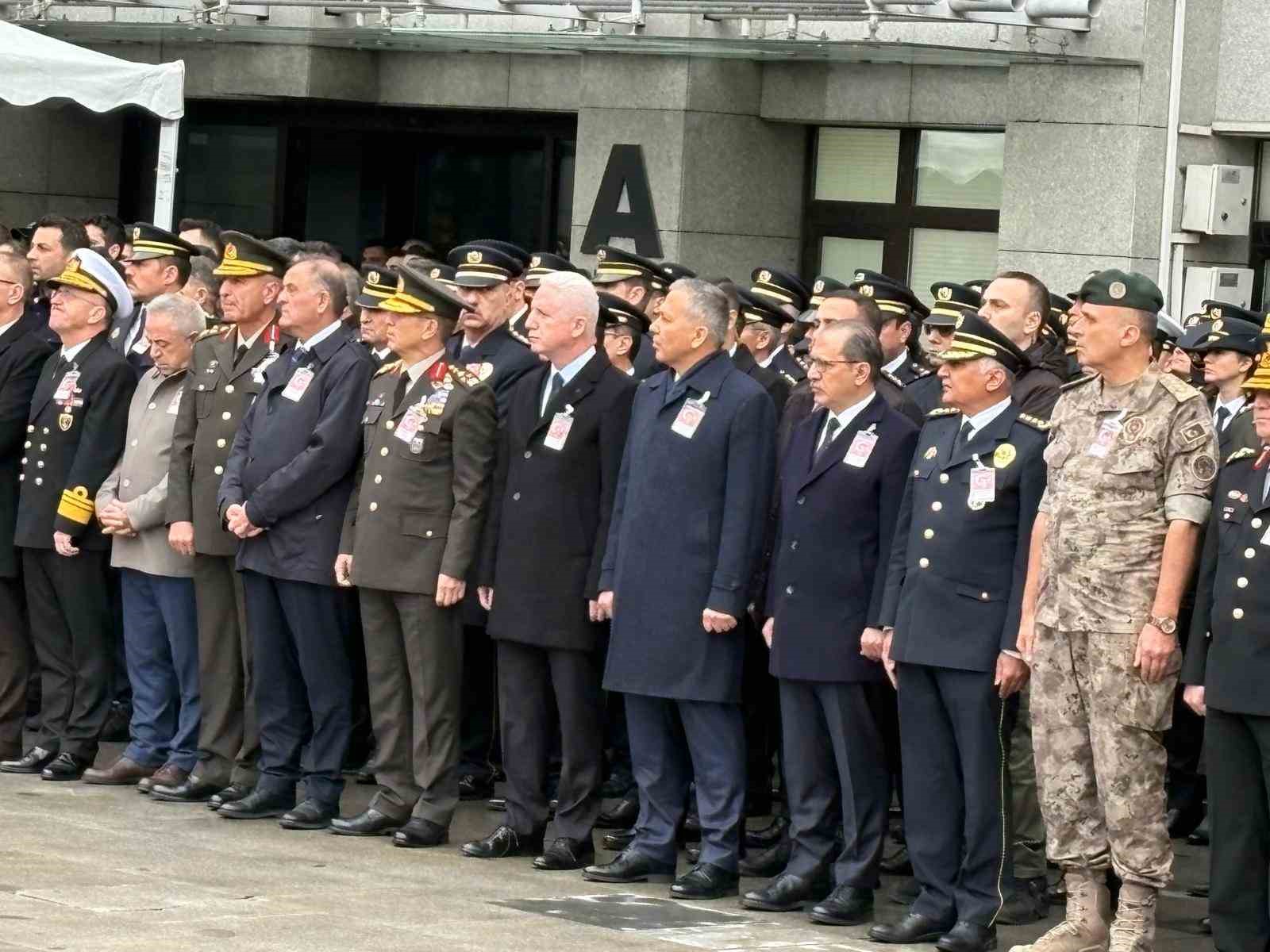 cekmekoyde cikan catismada sehit olan emre albayrak icin emniyette toren duzenleniyor 0 VsGO5r6J