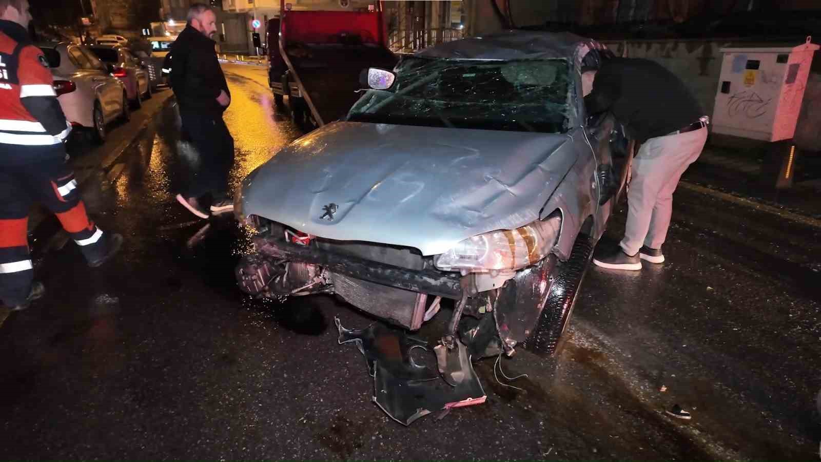 cekmekoyde kontrolden cikan otomobil takla atti 3 yarali 1 uNkMQFBM