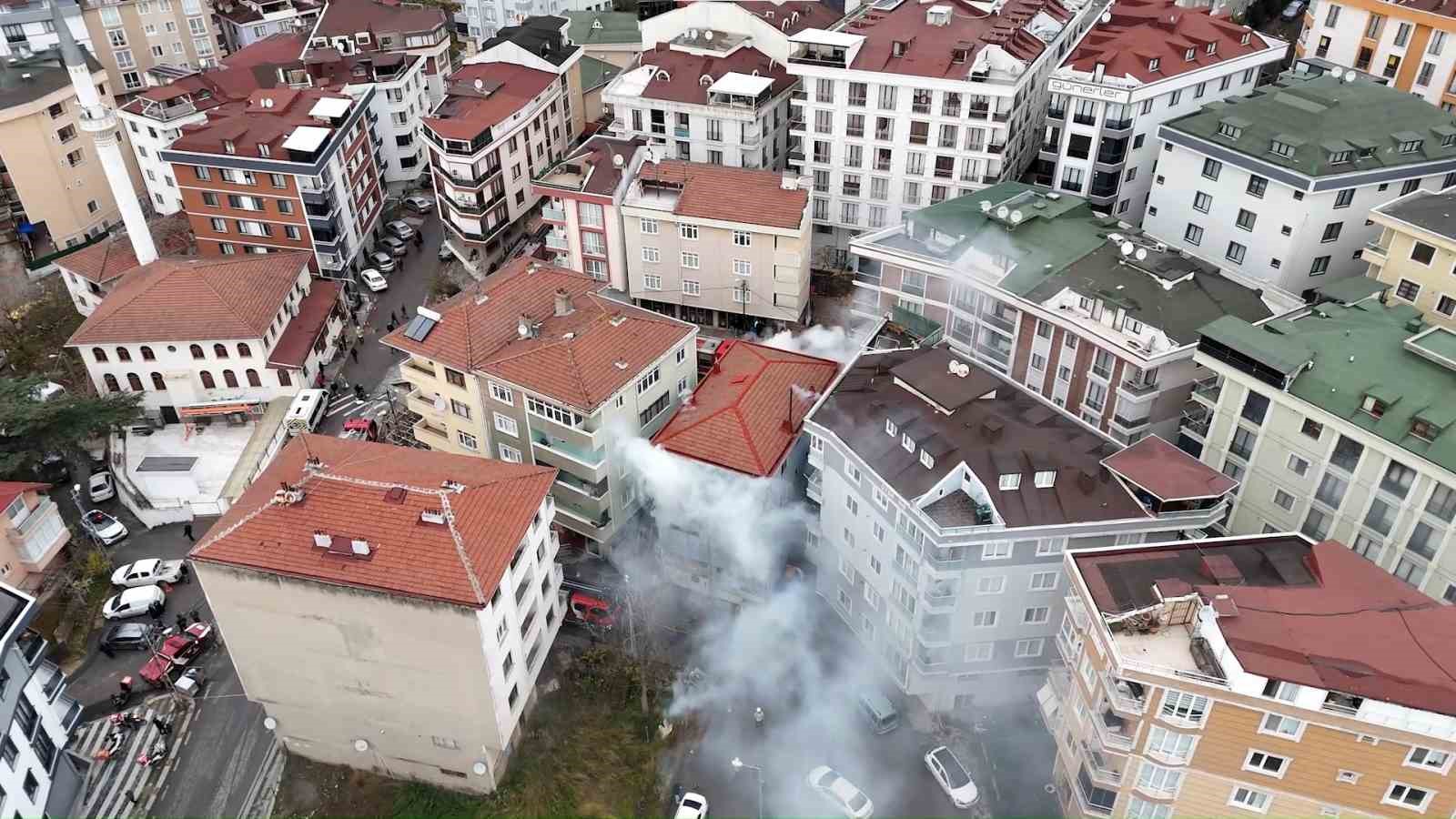 cekmekoyde mobilya atolyesinde cikan yangin korkuttu 3 katli bina kullanilamaz hale geldi 3 RV4EPgLB