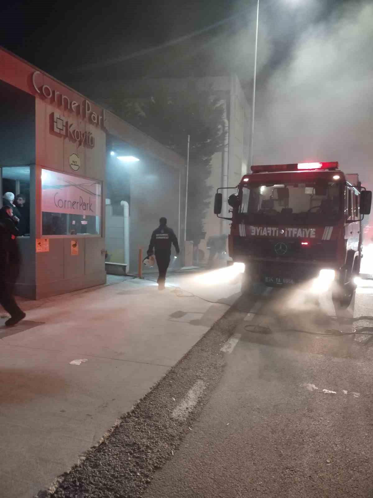 cekmekoyde park halindeki aracta yangin cikti 1 FTdy36Ee