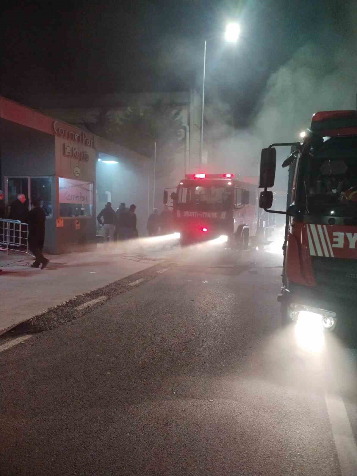 cekmekoyde park halindeki aracta yangin cikti 3 fswrjWEk