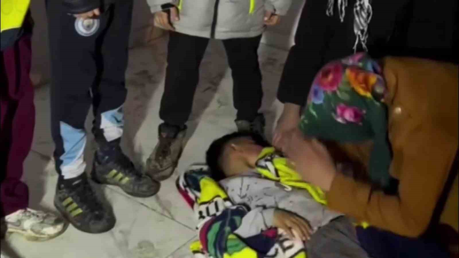 cektikleri videoyla koylerine saglik ocagi istediler 0 sFAFw7US