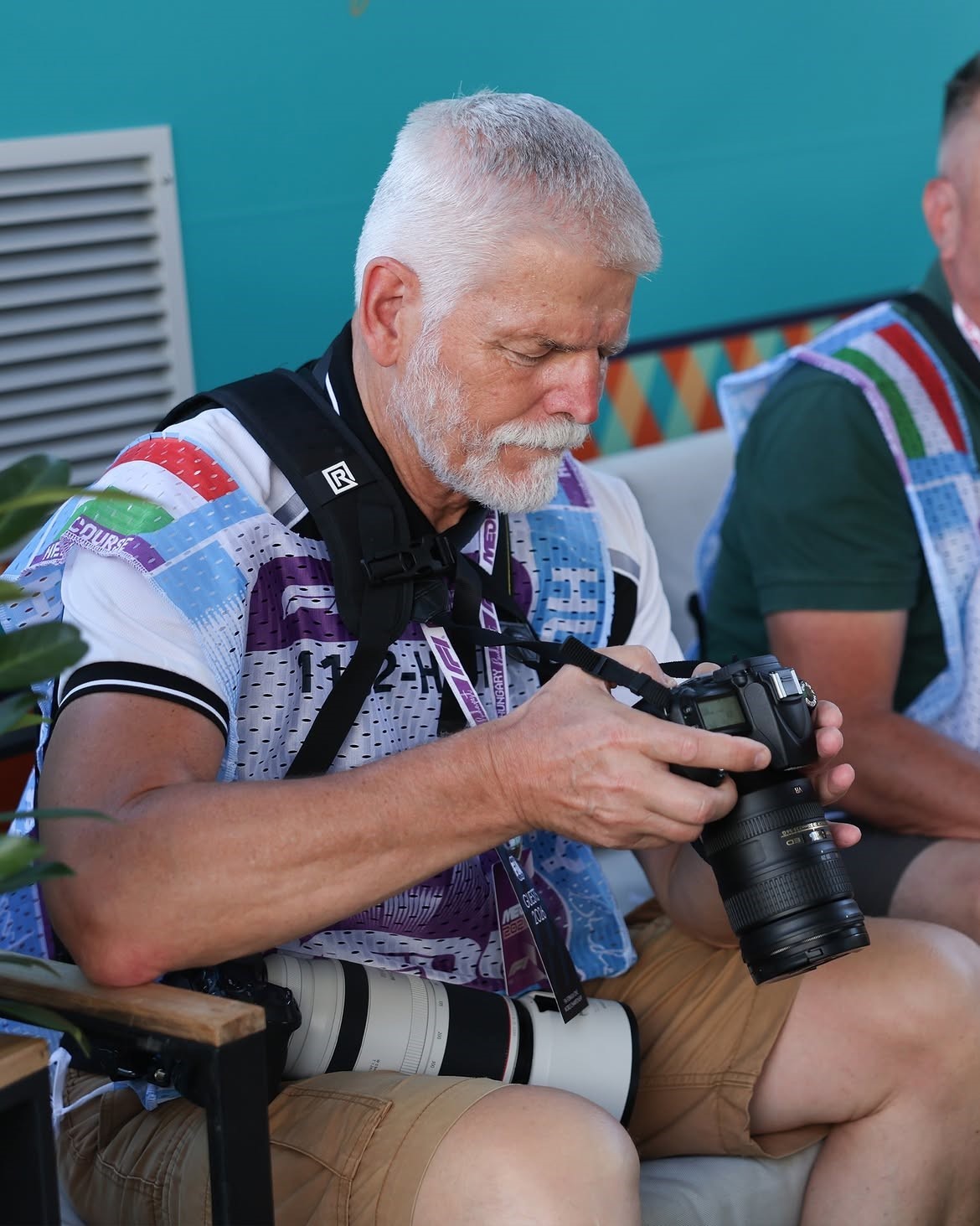 cekya cumhurbaskani pavel f1 yarisinda foto muhabiri olarak gorev aldi 3 qlVFIF8e