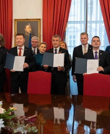 cekyada-3-parti-koalisyon-anlasmasi-imzaladi-wQJpvNg9.jpg