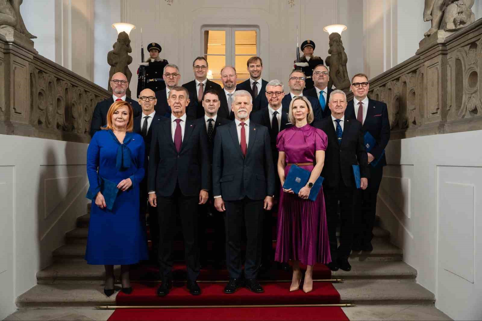 cekyada babis basbakanliginda koalisyon hukumeti kuruldu 6