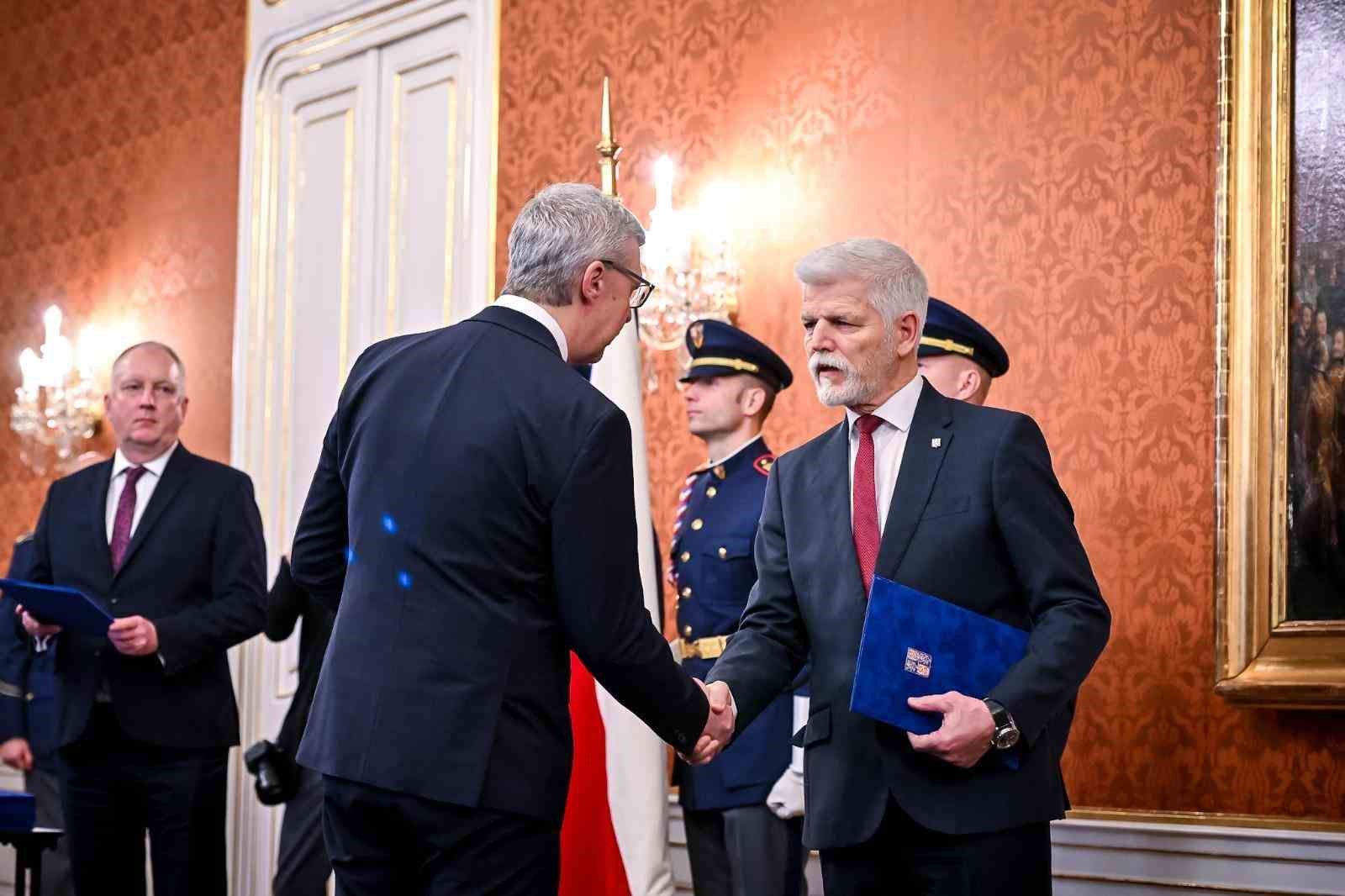 cekyada babis basbakanliginda koalisyon hukumeti kuruldu 9