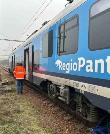 cekyada-iki-yolcu-treni-carpisti-3u-agir-57-yarali-4ges3K8g.jpg