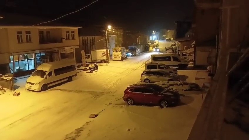 celikhan ilcesinde kar yagisi 0 4N1eiHZa