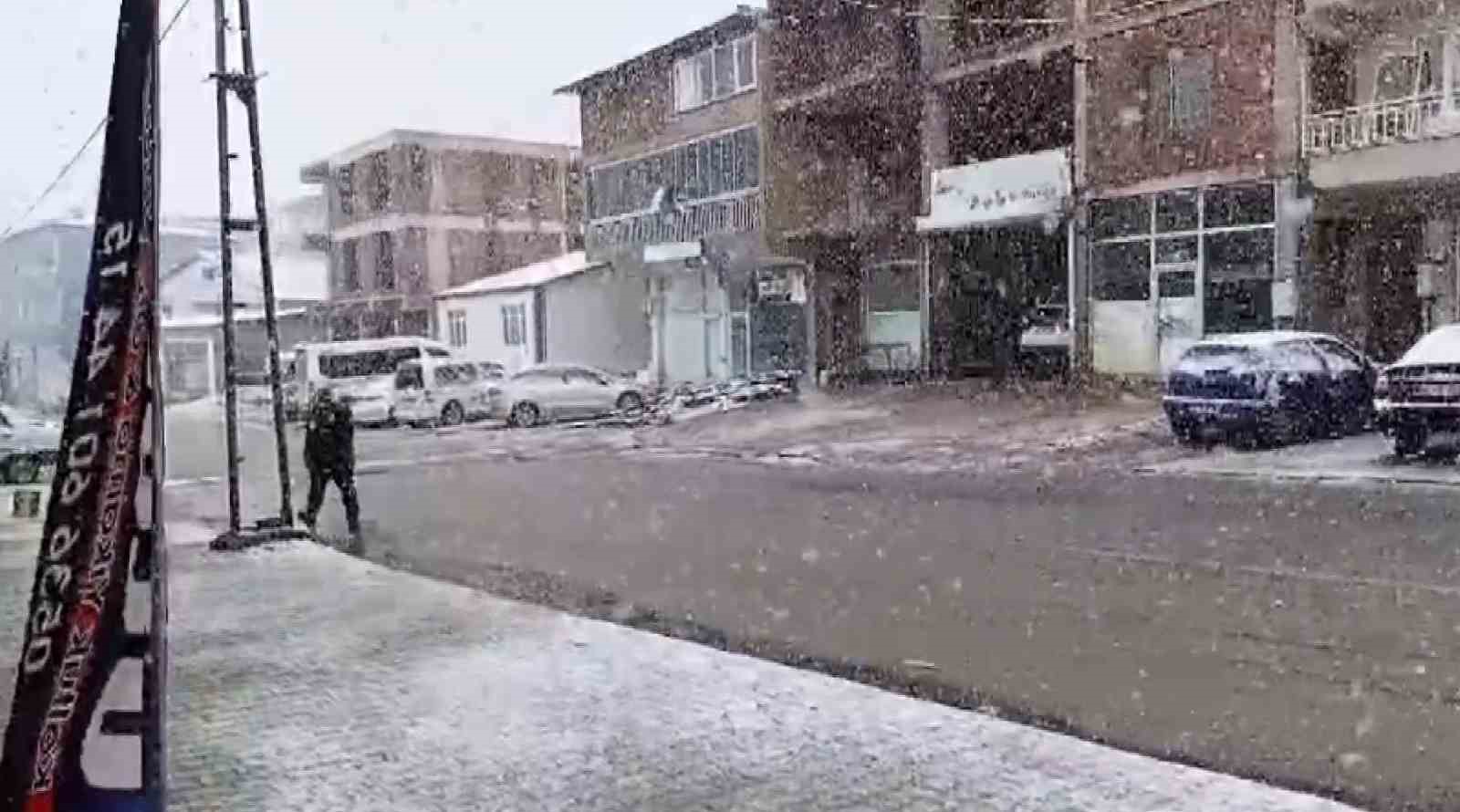 celikhan ilcesinde kar yagisi basladi 1 yzbLlgOq