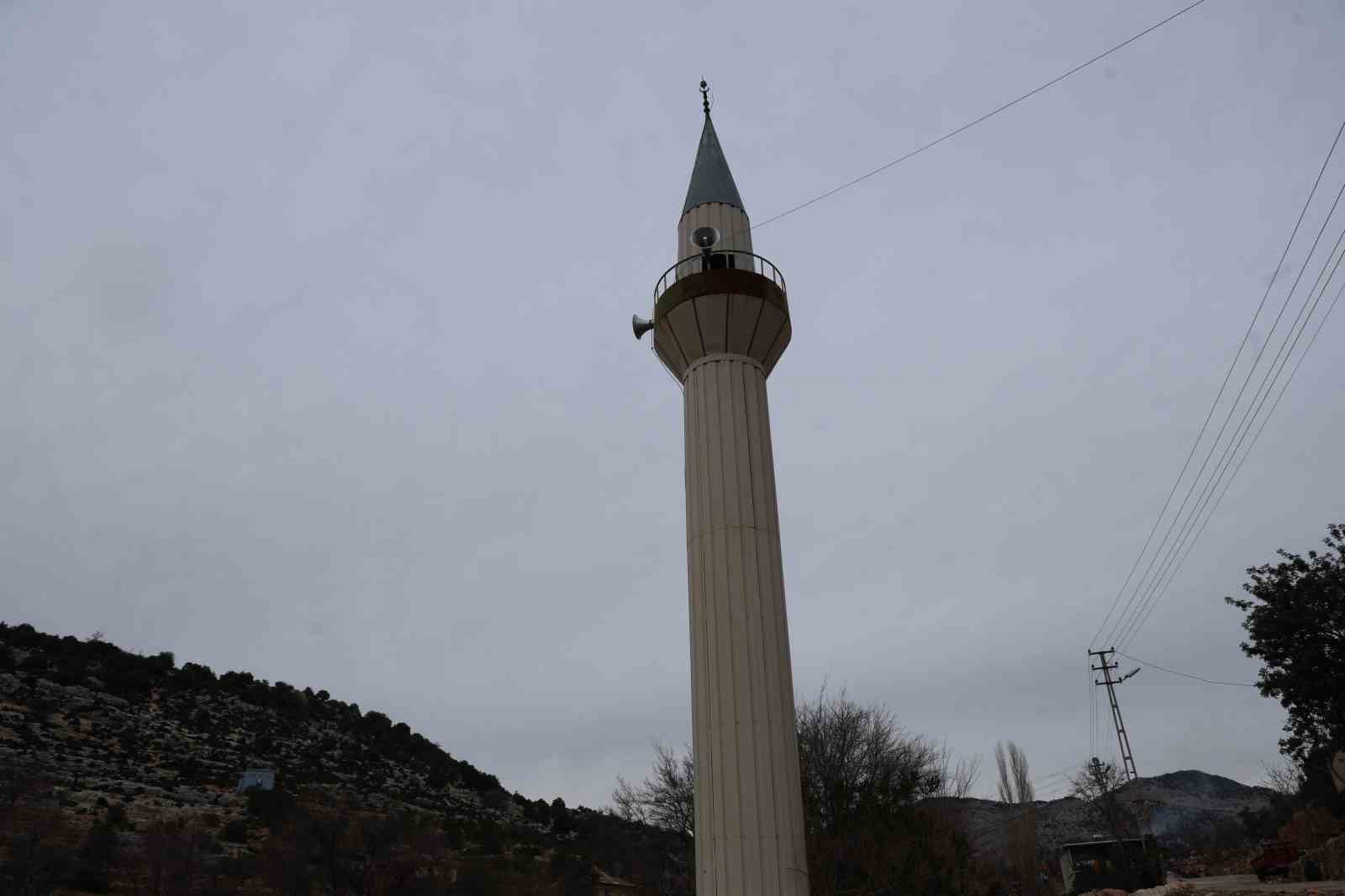 cemaat imam minare var fakat cami yok 6