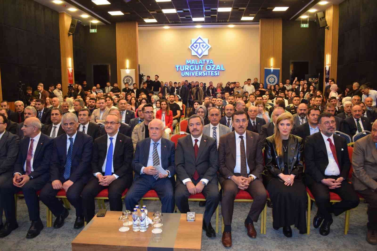 cemil cicek ozal turkiyeye cag atlatti uc temel ozgurlukle donusum sagladi 3 4wqfshbT