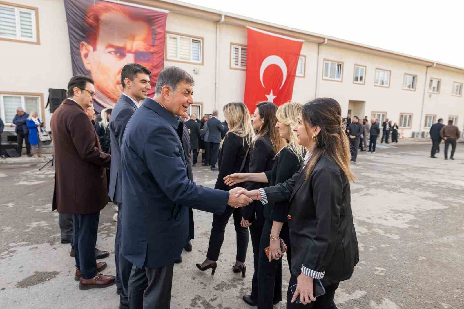 cemil tugay izsu personeli ile bayramlasti izsu bizim gururumuzdur 2 56dD4PuV