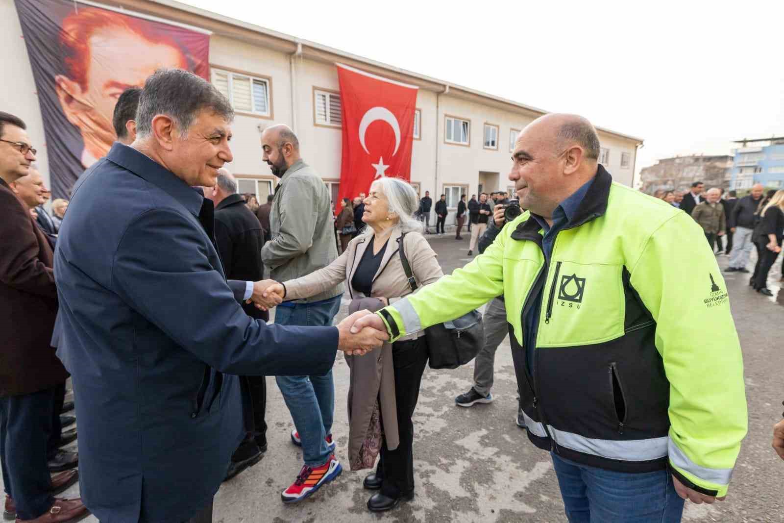 cemil tugay izsu personeli ile bayramlasti izsu bizim gururumuzdur 3 Y1fcuQKE