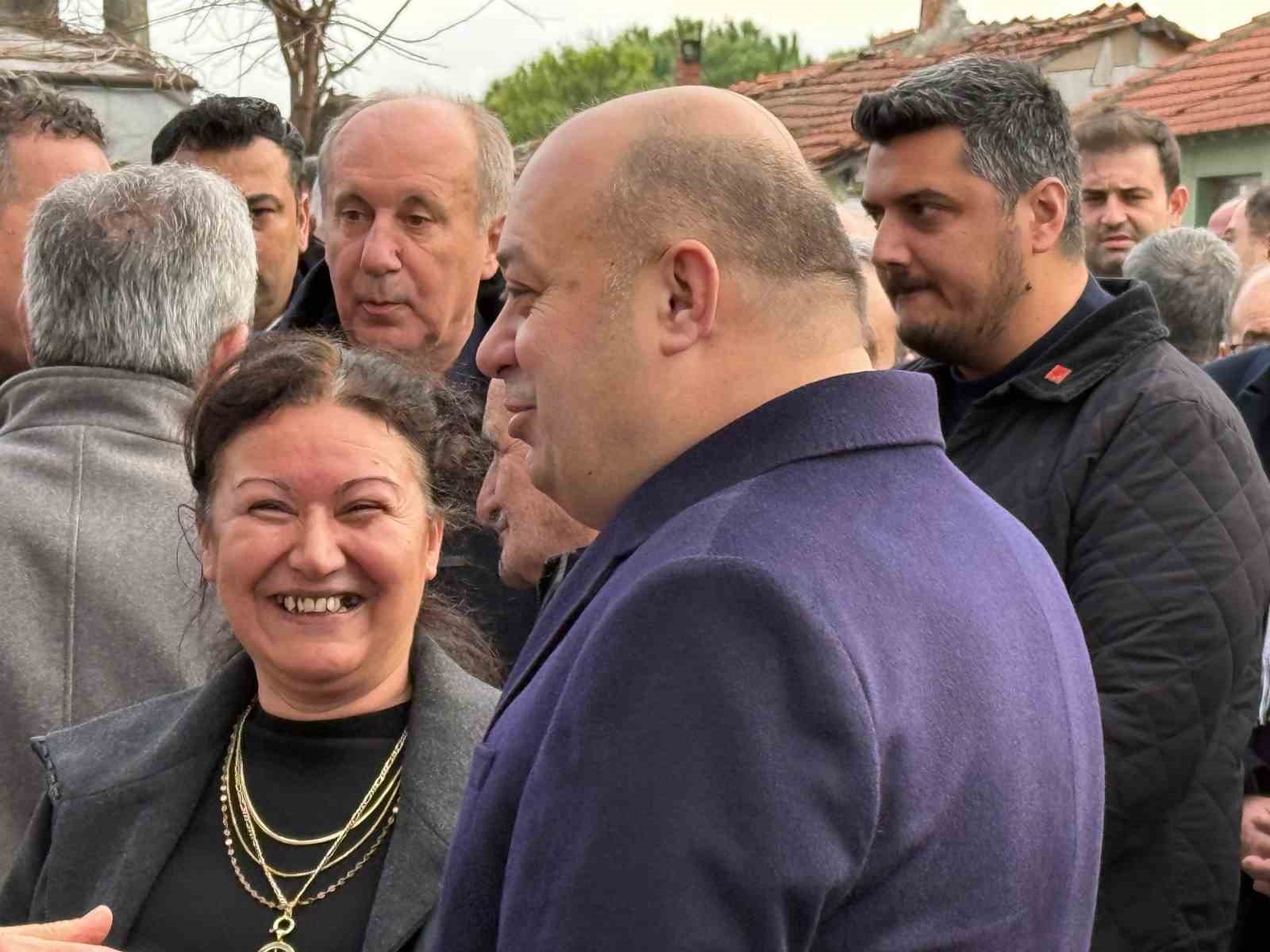 cenazede dikkat ceken rahatlik baskanin kahkahalari tepki cekti 0 ciNItUnR
