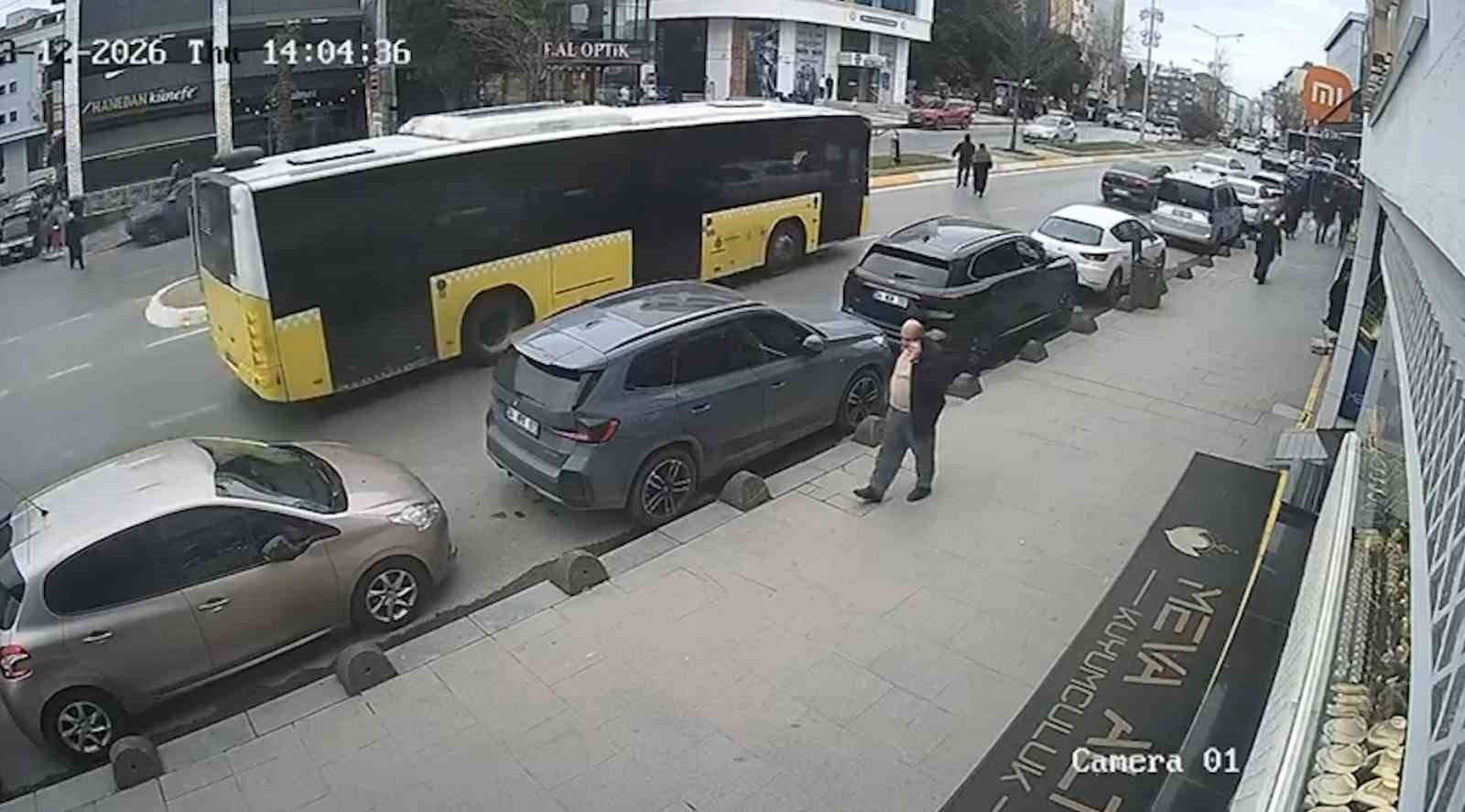 Cenazeden çıkıp yolun karşısına geçiyordu: İETT otobüsü çarptı, hayatını kaybetti 4 cenazeden cikip yolun karsisina geciyordu iett otobusu carpti hayatini kaybetti 0 pFY6A2YC