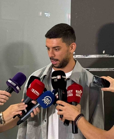 cenk-ozkacar-boylesine-bir-futbol-kulturunun-parcasi-olmak-gurur-verici-7YxhexWF.jpg