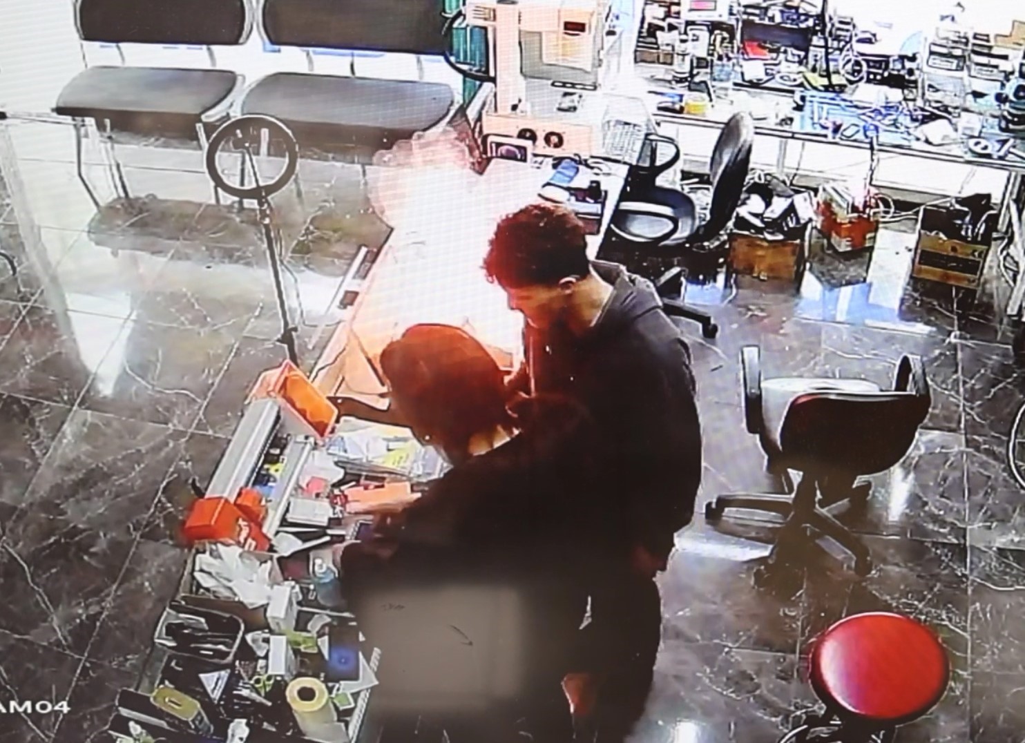 cep telefonu bomba gibi patlayip alev aldi o anlar kamerada 0 dY3QsY1p