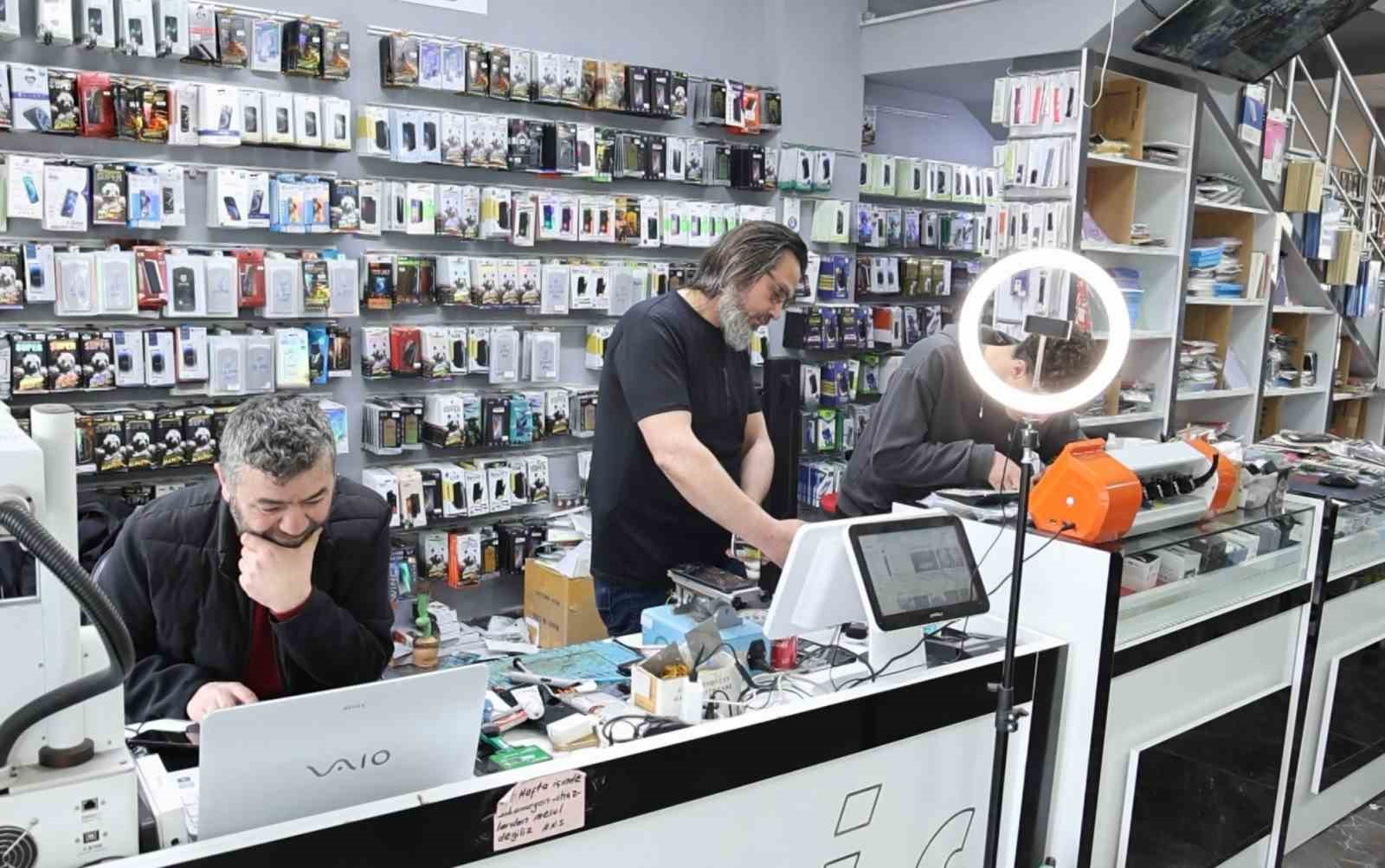cep telefonu bomba gibi patlayip alev aldi o anlar kamerada 4 ibwiQAHH