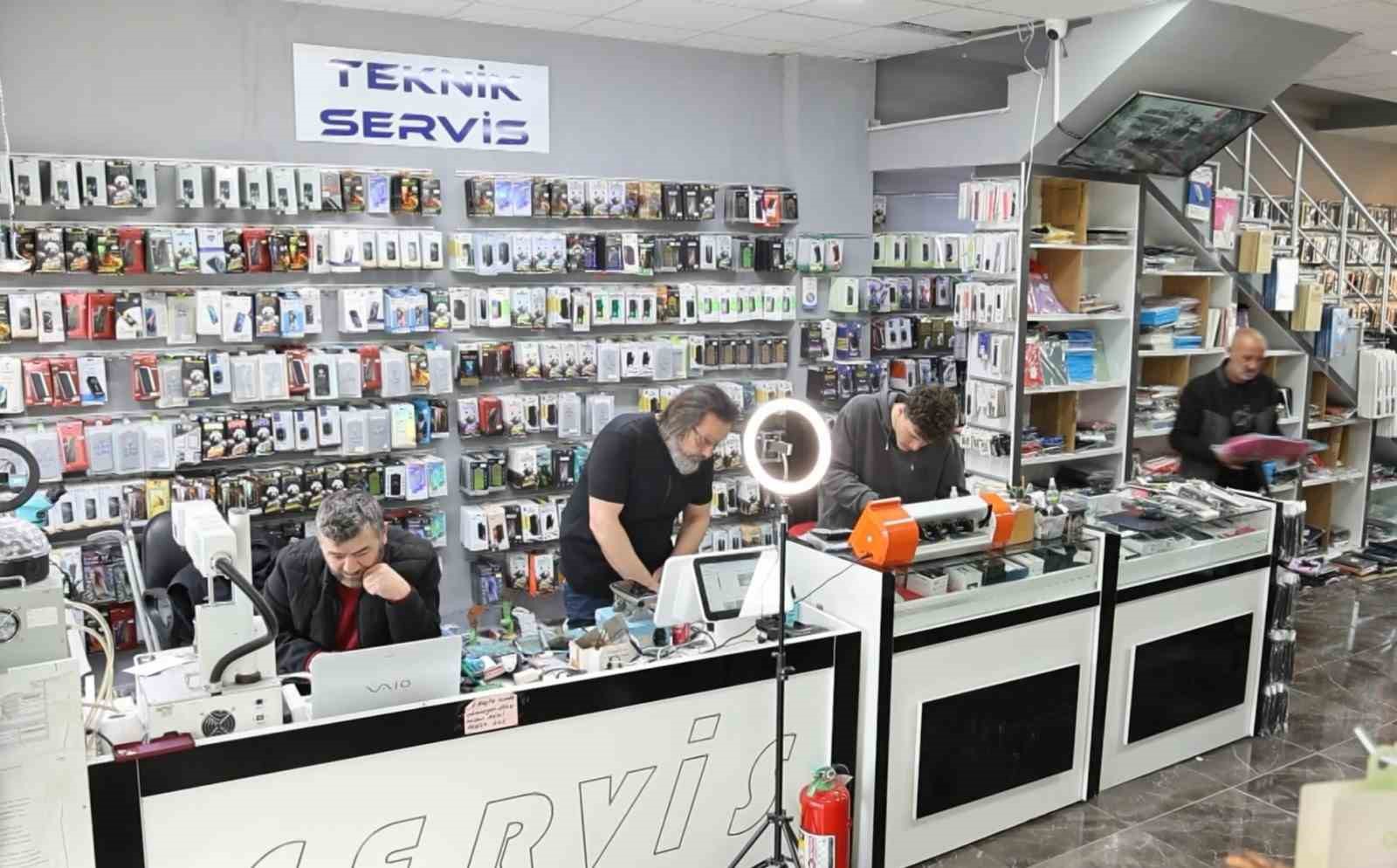 cep telefonu bomba gibi patlayip alev aldi o anlar kamerada 6