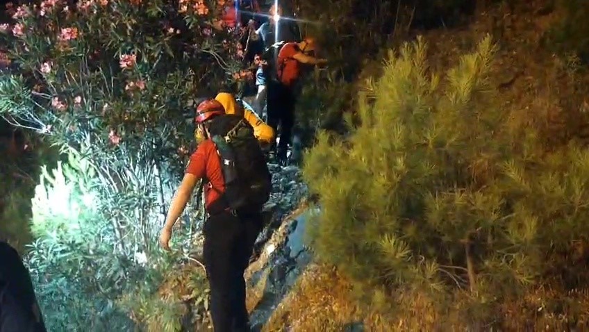 Cep telefonundan gönderdikleri SOS mesajı ile kurtarıldılar 5 cep telefonundan gonderdikleri sos mesaji ile kurtarildilar 1