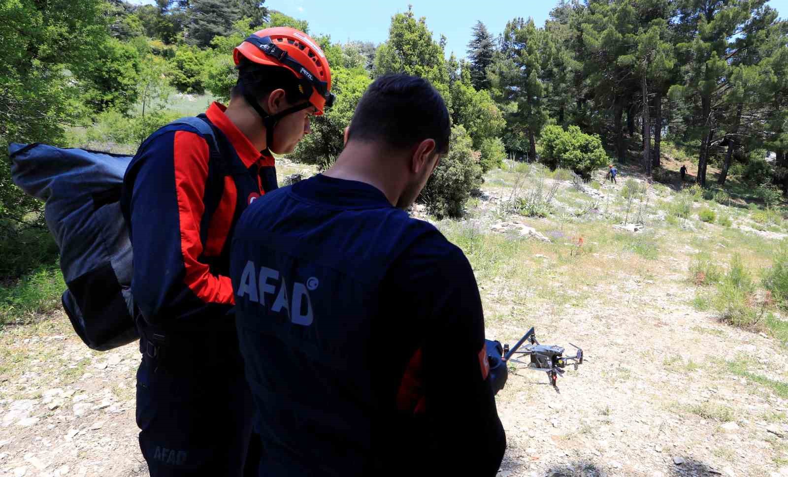 Cep telefonundan gönderdikleri SOS mesajı ile kurtarıldılar 11 cep telefonundan gonderdikleri sos mesaji ile kurtarildilar 7 g4XIXHbJ