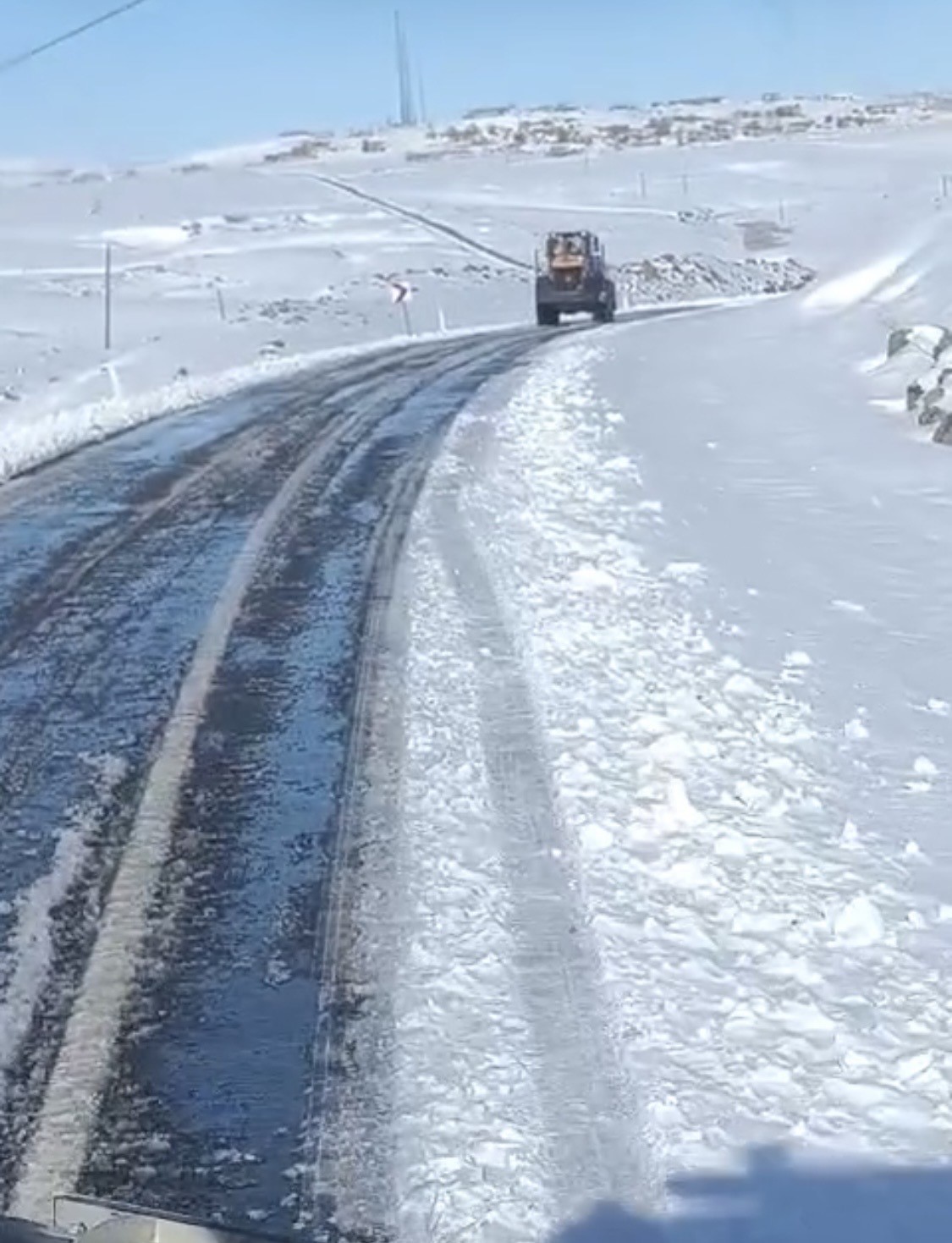 cermik ilcesinde baglanti yollari ulasima acildi 1 ZkEbhwAf