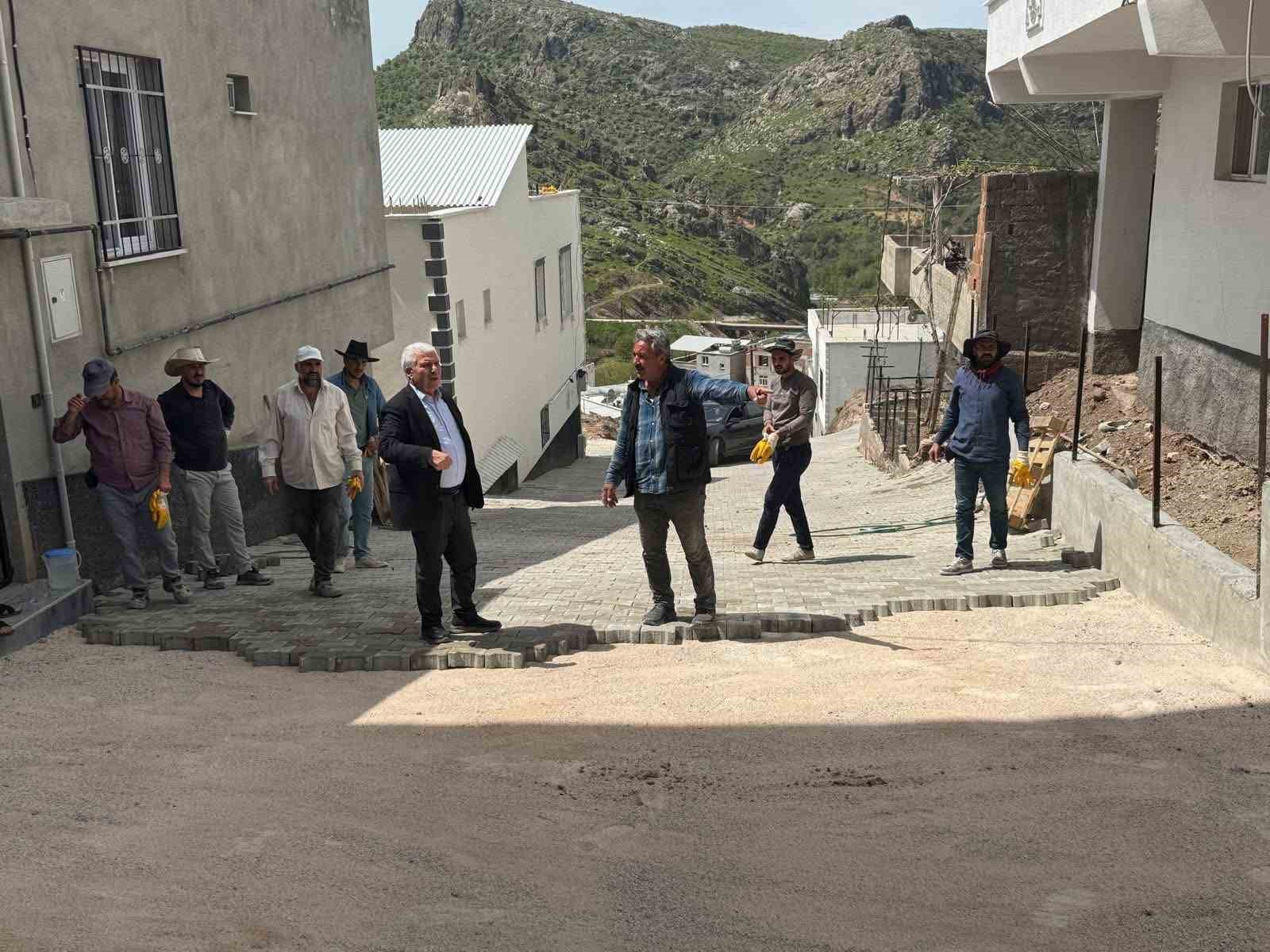 cermikte bozulan yollarin yapimina baslandi 2