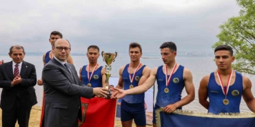 cerrahpasa-cup-kurek-yarislarinda-universiteler-kucukcekmece-golunde-yaristi-AcgBe7G5.jpg