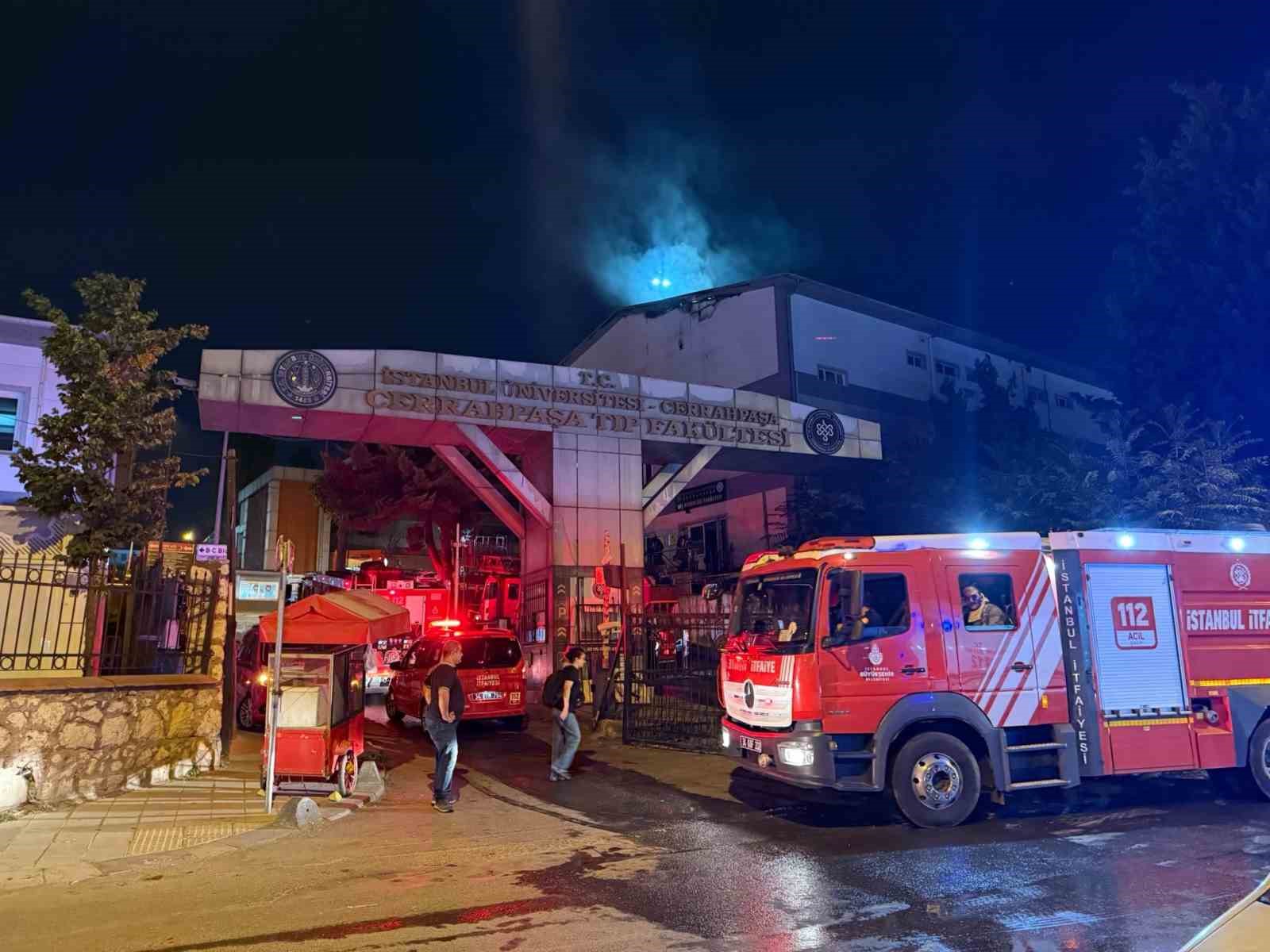 cerrahpasa dis hekimligi fakultesi catisinda yangin cikti 1 Y1yRvFiC