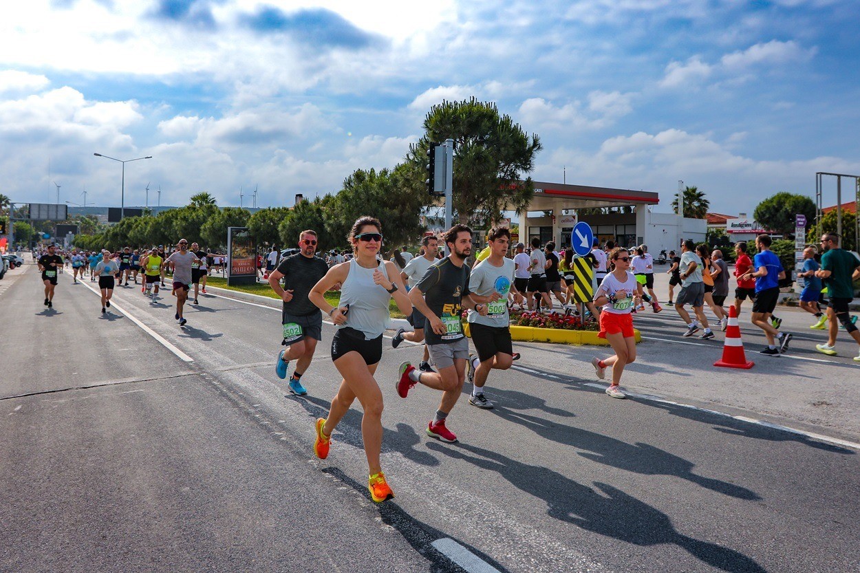cesme yari maratonu egenin ritmini kosuya tasiyacak 2 vdg6vP3M