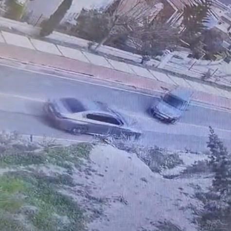cesmede kaza yapan surucuye yumruklu saldiri kamerada 2 VLCegvVm